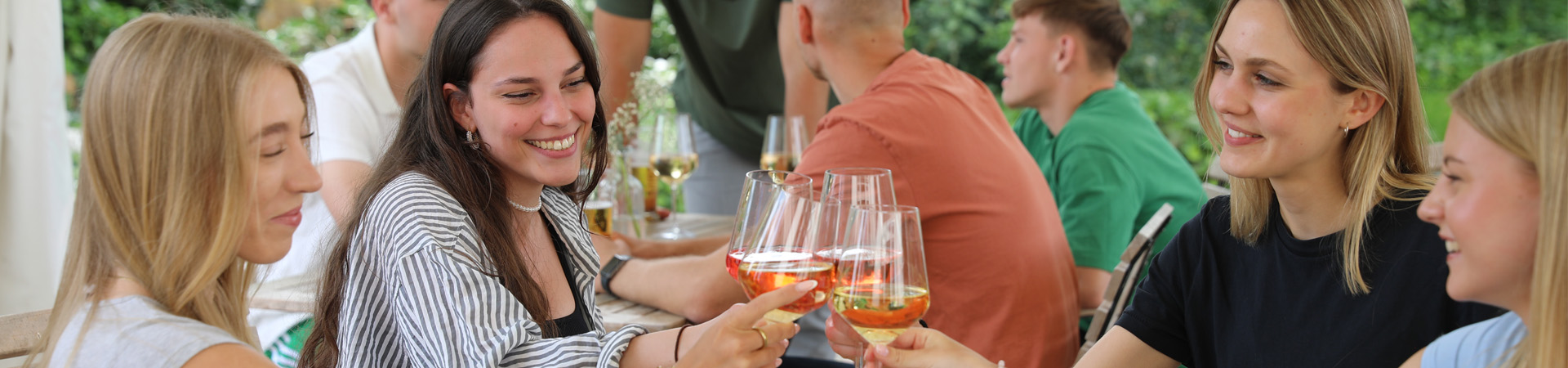 Geselligkeit auf dem Hof Beverland